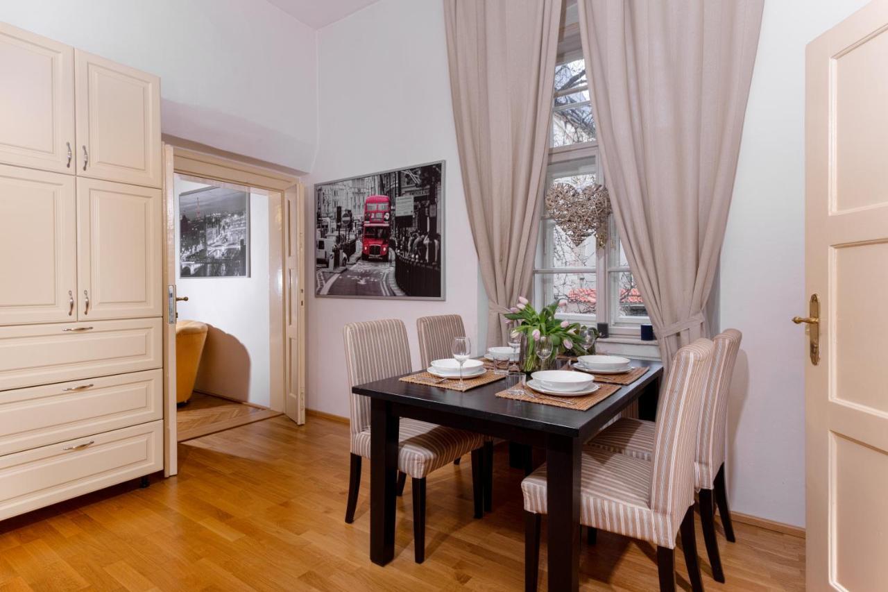 Classy Apartments Charles Bridge Prag Exteriör bild